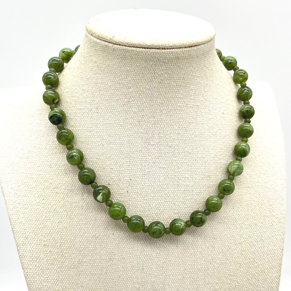 Vintage Green Swirl Slag Lucite Bead Graduated Necklace 16 Inch Barrel Clasp